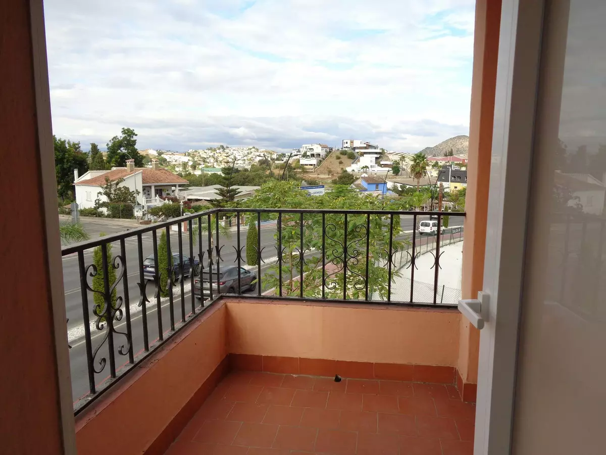 3-bedroom Villa In Coín, Spain (250 M²)