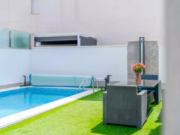 5-bedroom Villa In Torrevieja, Spain (194 M²)