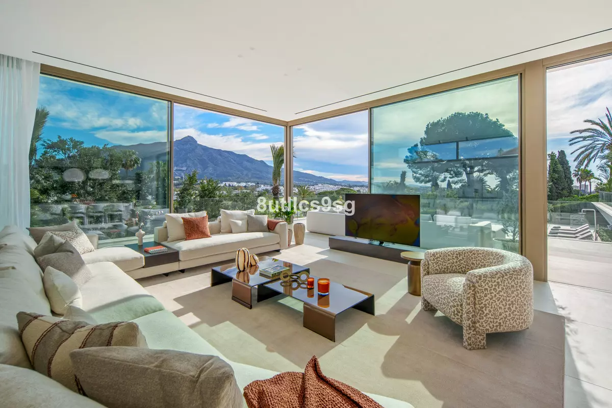 5-bedroom Villa In Marbella, Spain (986 M²)