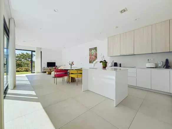 3-bedroom Apartment In Casares, Spain (184 M²)