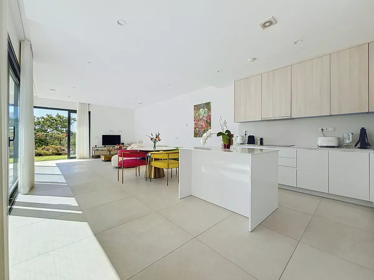 3-bedroom Apartment In Casares, Spain (184 M²)