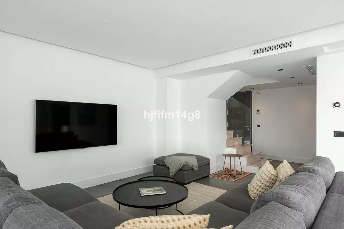 3-bedroom Apartment In Benahavis, Spain (155 M²)