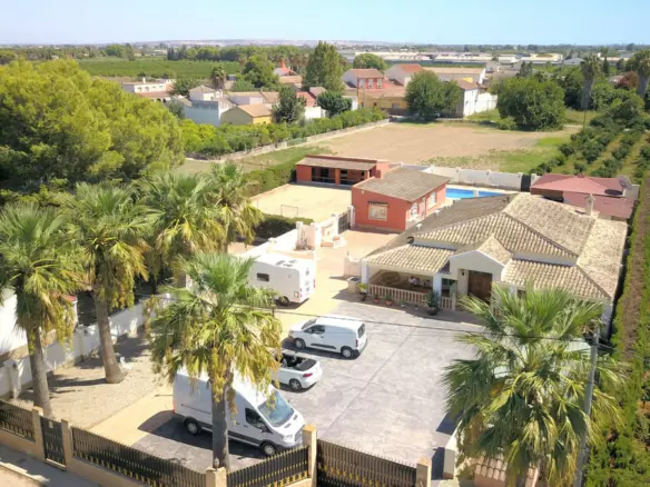 6-bedroom Villa In Almoradi, Spain (299 M²)