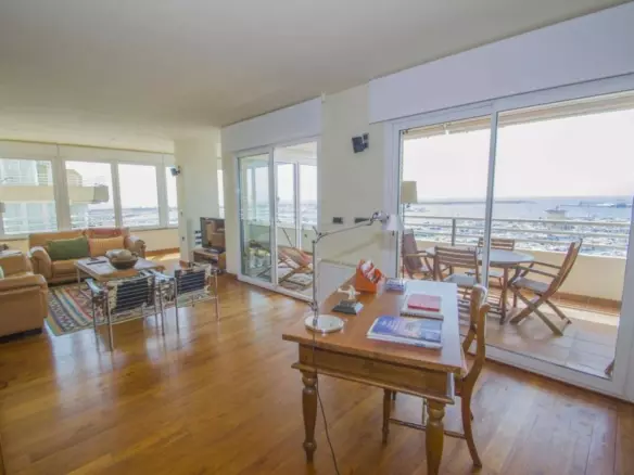 3-bedroom Apartment In Torrevieja, Spain (150 M²)