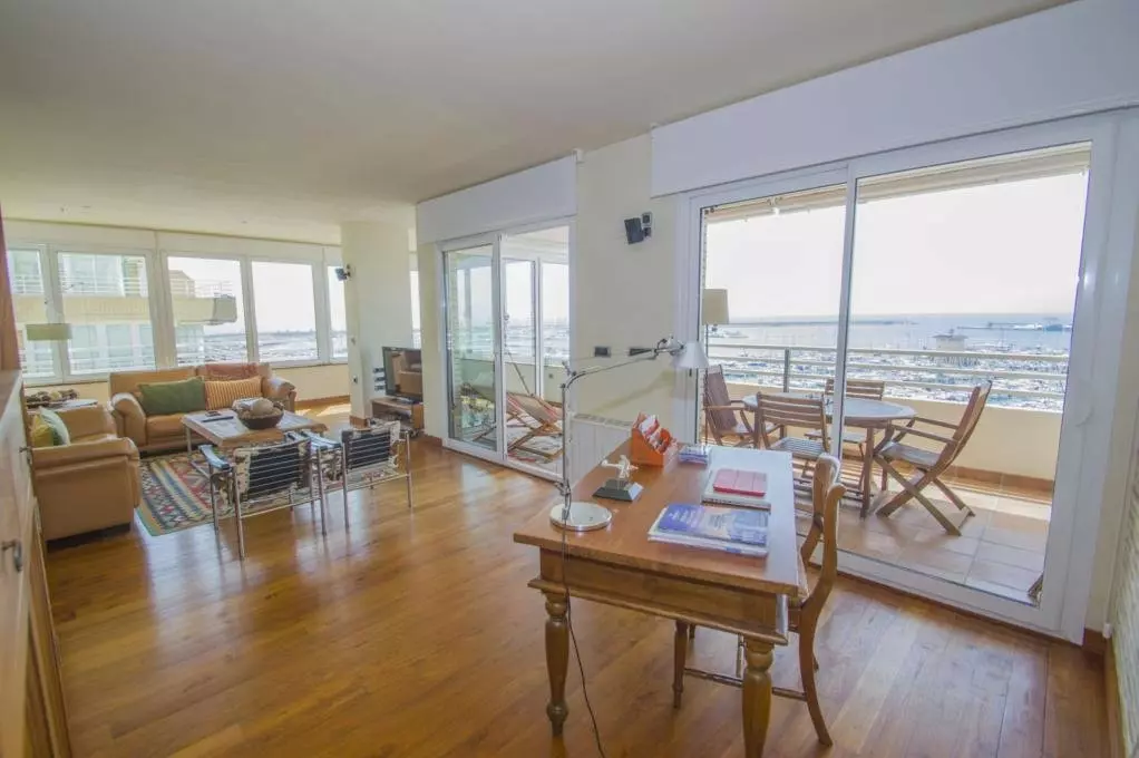 3-bedroom Apartment In Torrevieja, Spain (150 M²)