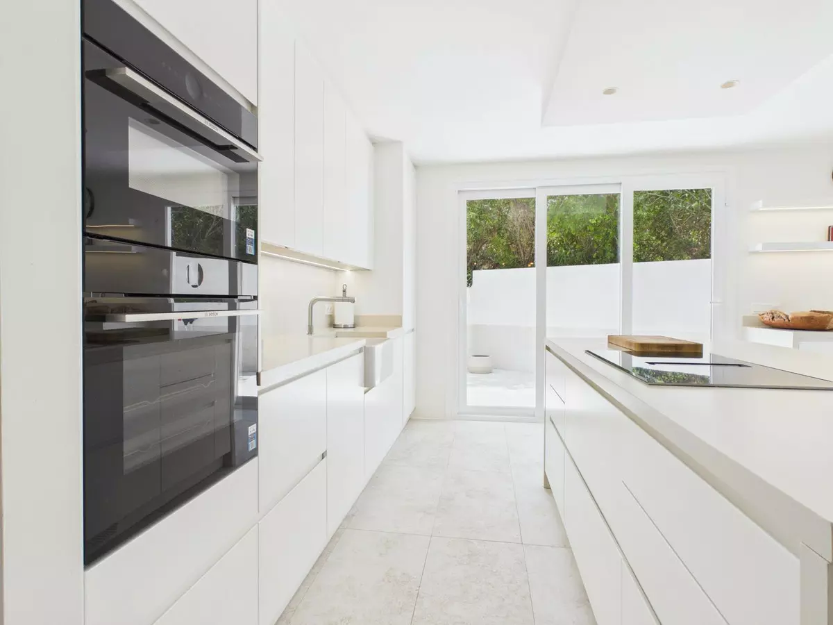4-bedroom Villa In Istan, Spain (209 M²)