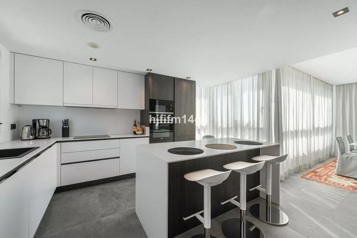 3-bedroom Apartment In Benahavis, Spain (155 M²)