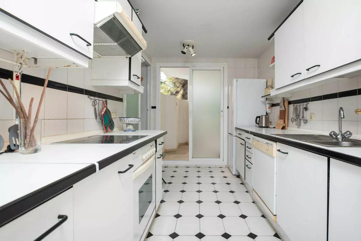 3-bedroom Apartment In Marbella, Spain (121 M²)