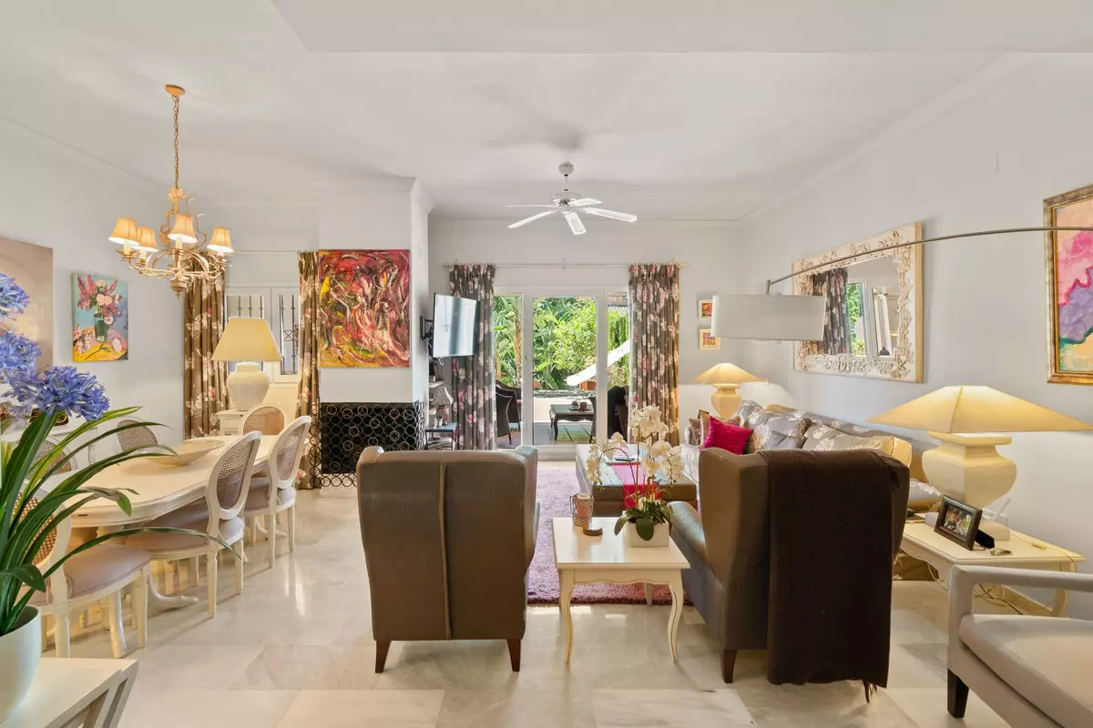 3-bedroom Town House In Marbella, Spain (252 M²)