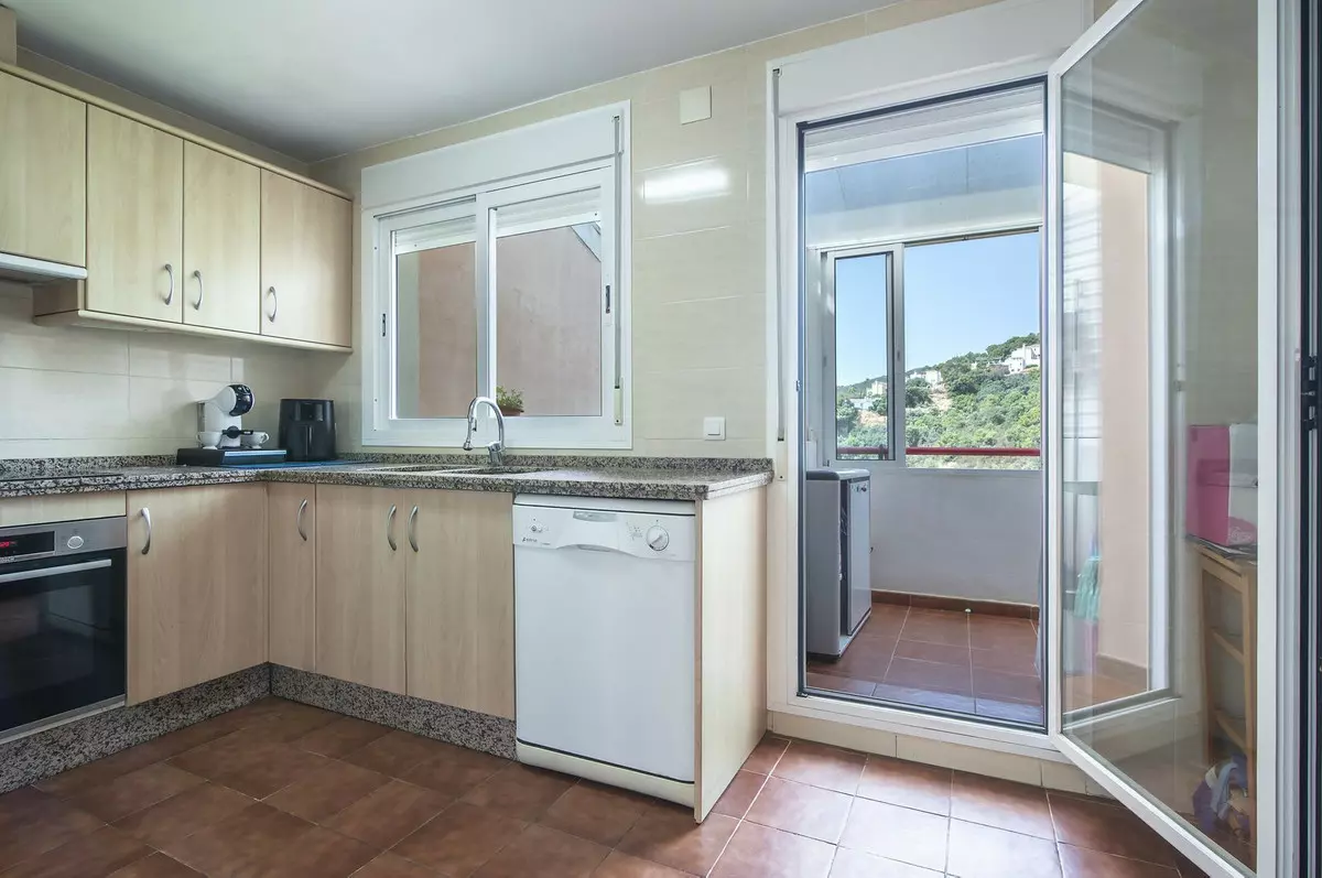 3-bedroom Villa In Estepona, Spain (202 M²)