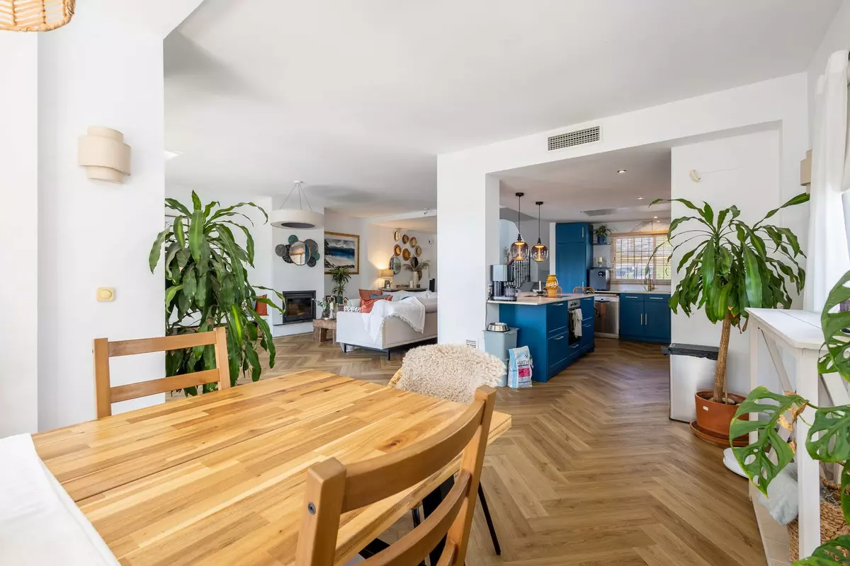 4-bedroom Villa In Alhaurín El Grande, Spain (318 M²)