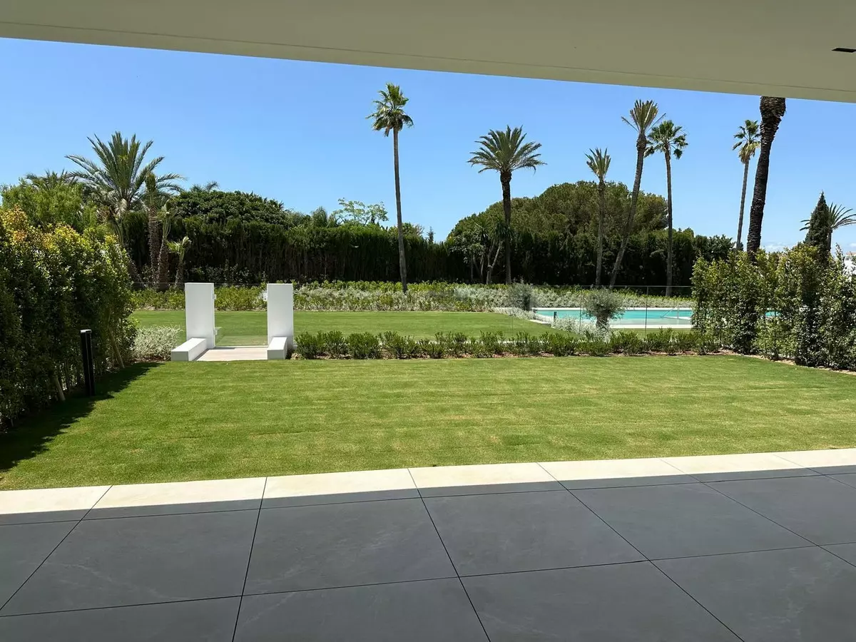 4-bedroom Villa In Marbella, Spain (442 M²)