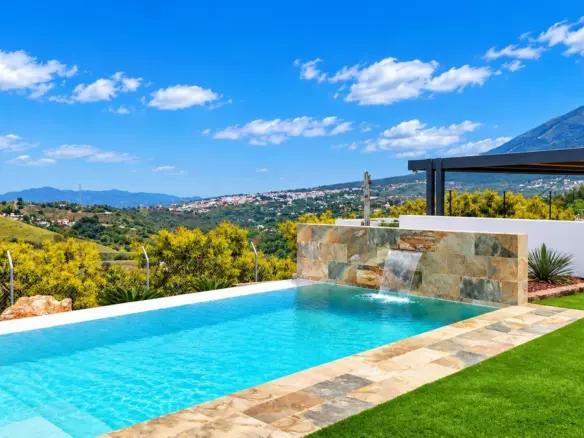 3-bedroom Villa In Alhaurín El Grande, Spain (166 M²)