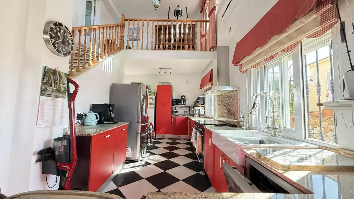 5-bedroom Villa In Orihuela, Spain (220 M²)