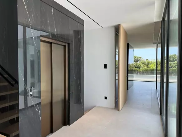 4-bedroom Villa In Marbella, Spain (445 M²)