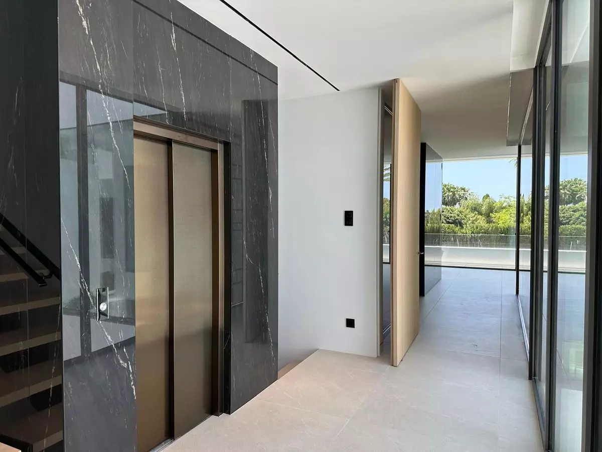 4-bedroom Villa In Marbella, Spain (445 M²)