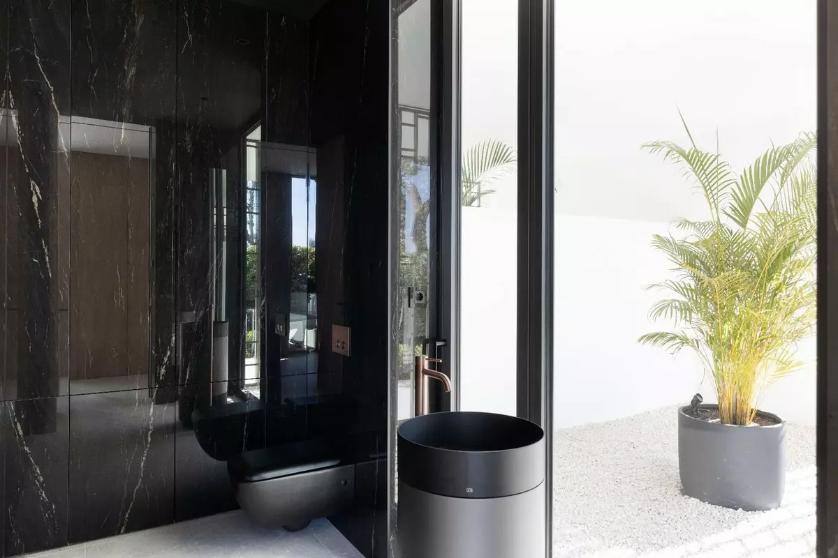 3-bedroom Villa In Marbella, Spain (447 M²)