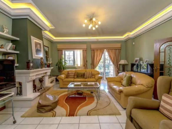 6-bedroom Villa In Torrevieja, Spain (500 M²)