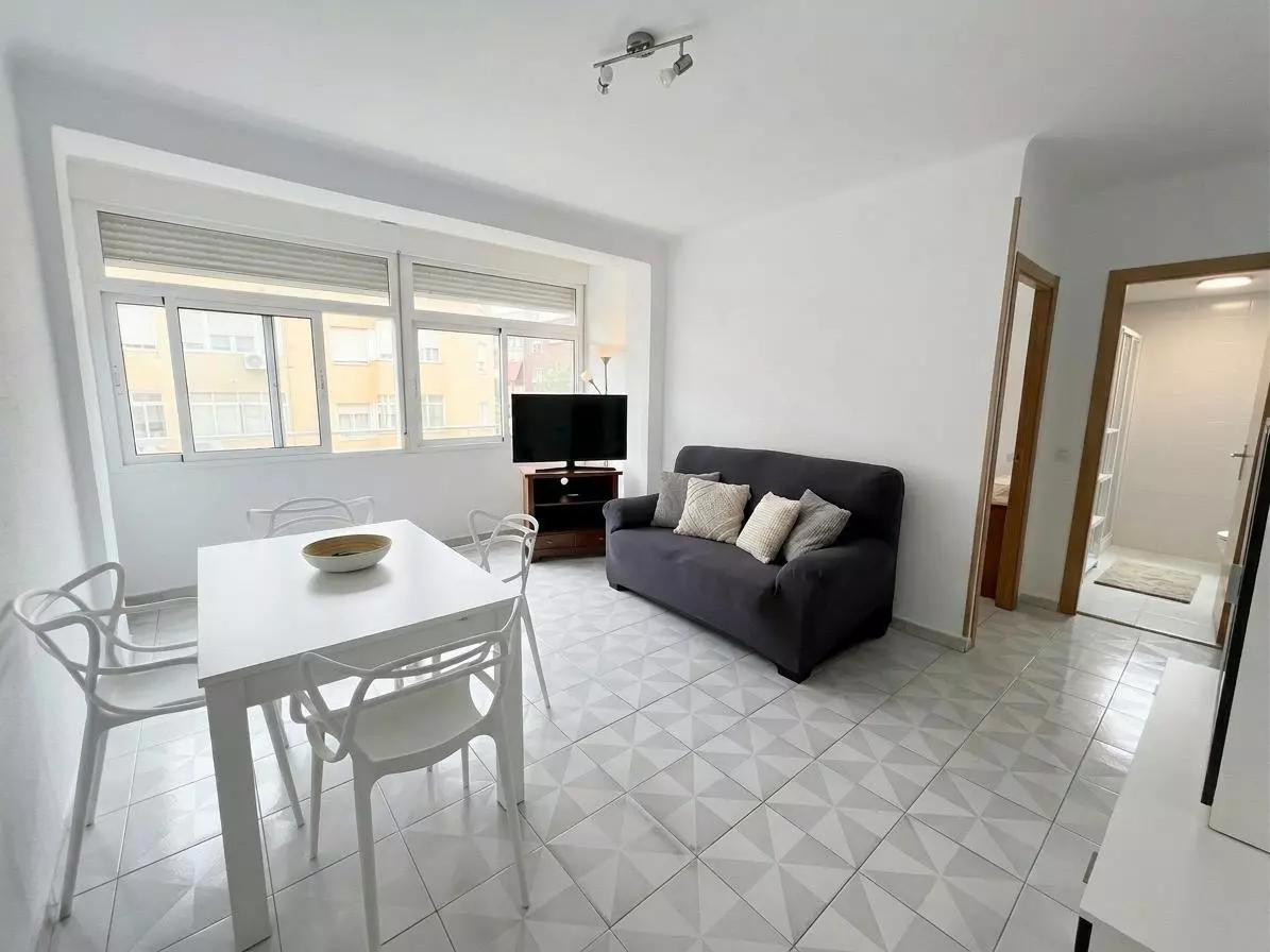 2-bedroom Apartment In Málaga, Spain (65 M²)