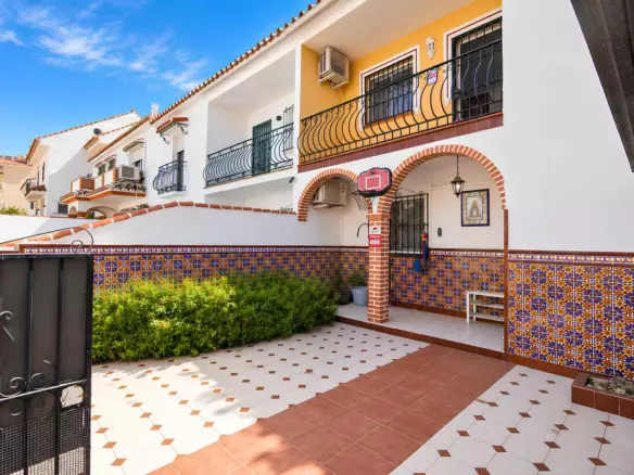 3-bedroom Villa In Fuengirola, Spain (155 M²)
