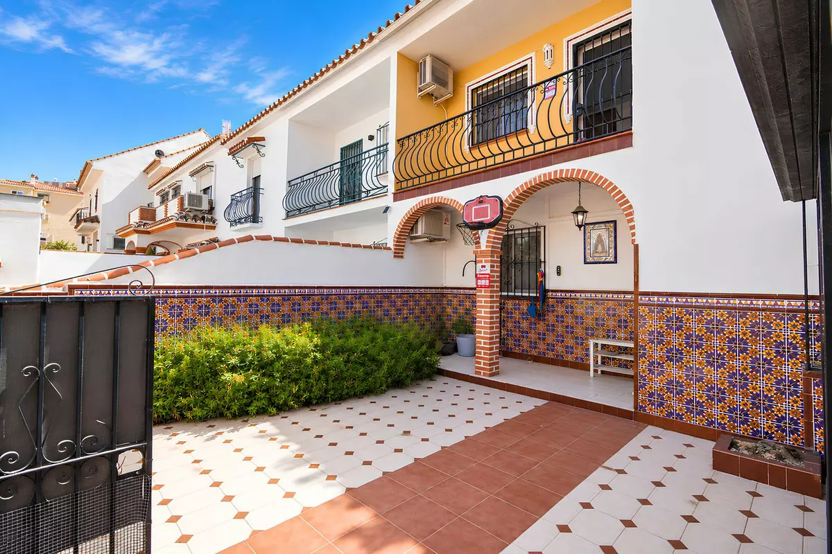 3-bedroom Villa In Fuengirola, Spain (155 M²)