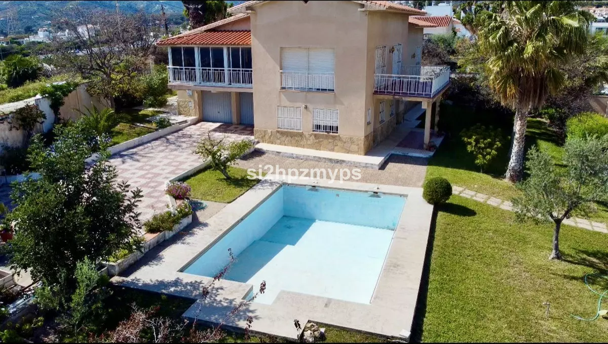 6-bedroom Villa In Nerja, Spain (314 M²)
