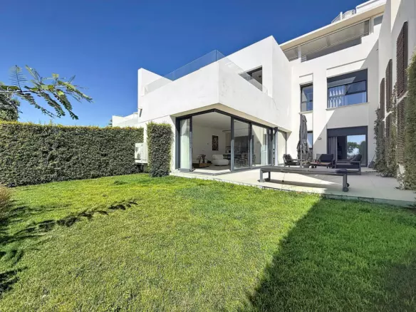 3-bedroom Apartment In Casares, Spain (184 M²)