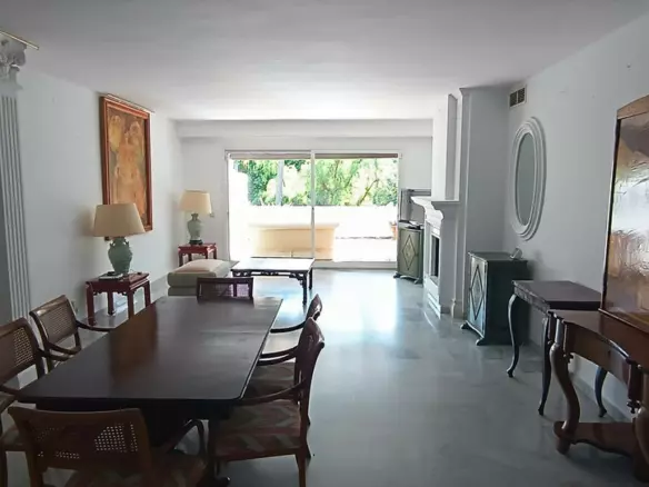 3-bedroom Apartment In Marbella, Spain (220 M²)