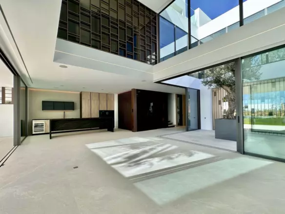 4-bedroom Villa In Marbella, Spain (442 M²)