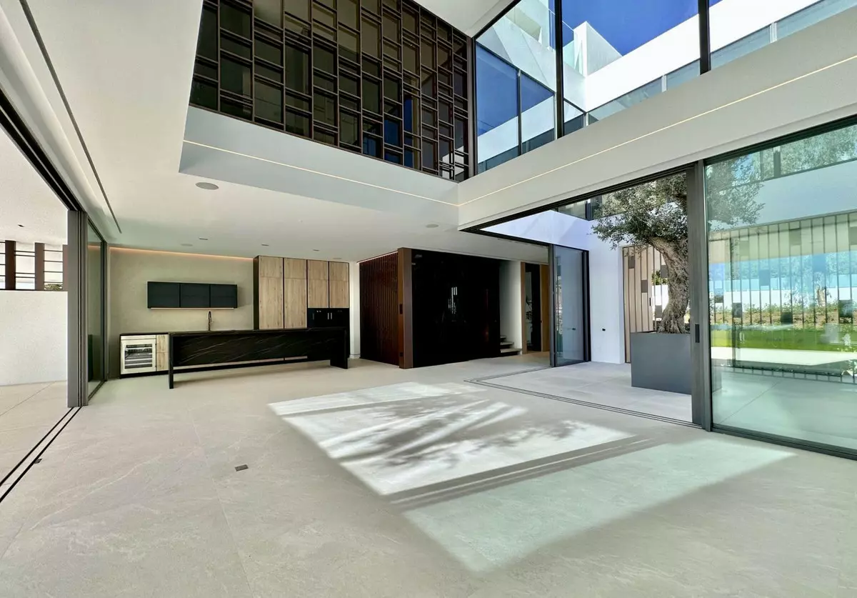 4-bedroom Villa In Marbella, Spain (442 M²)