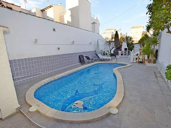 3-bedroom Villa In Torrevieja, Spain (200 M²)