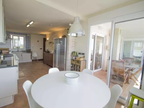 3-bedroom Apartment In Torrevieja, Spain (150 M²)