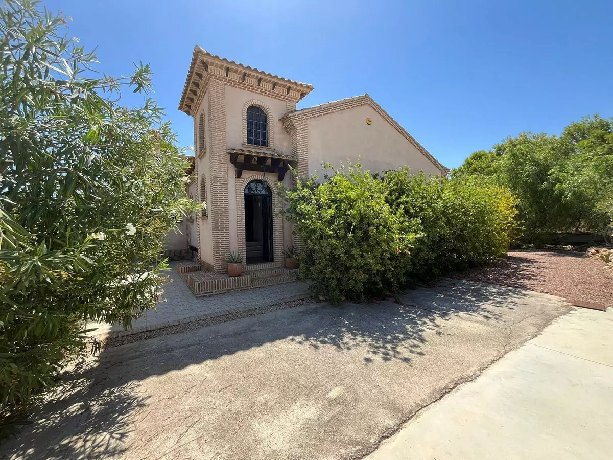 6-bedroom Villa In Elche, Spain (5.500 M²)