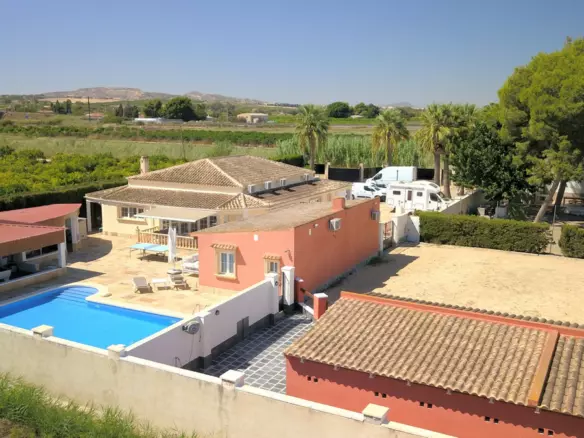 6-bedroom Villa In Almoradi, Spain (299 M²)