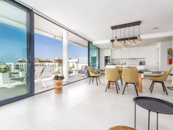 3-bedroom Apartment In Fuengirola, Spain (123 M²)