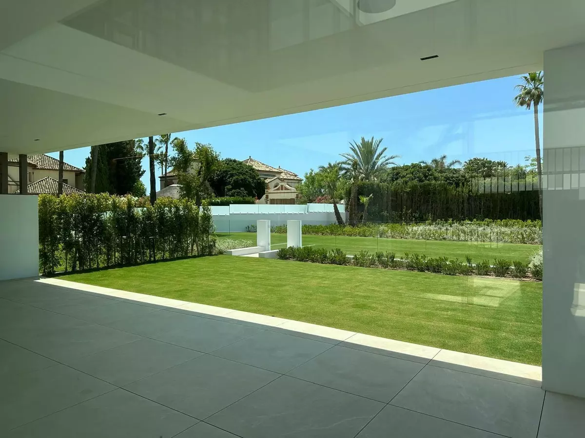 4-bedroom Villa In Marbella, Spain (442 M²)