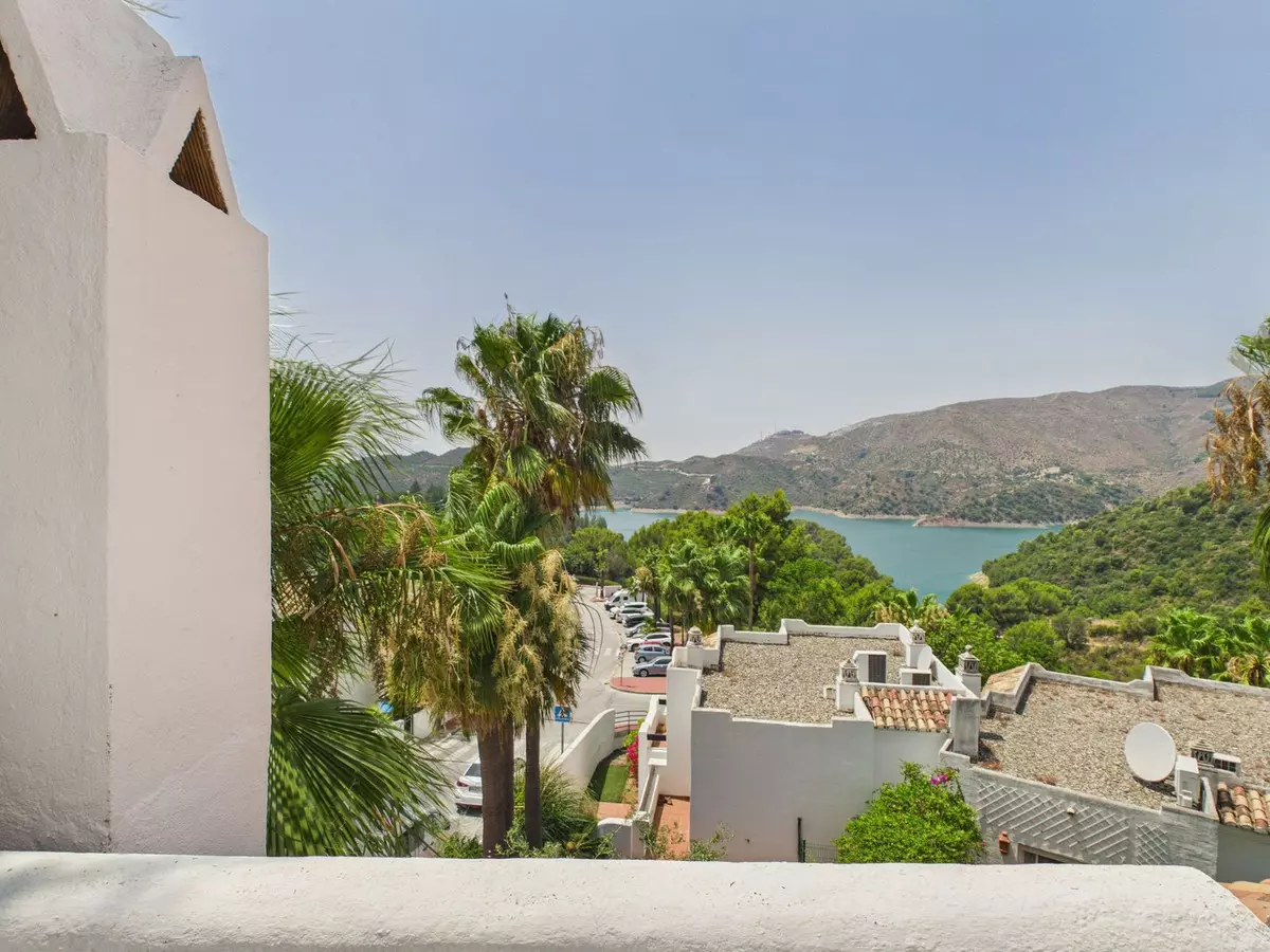 4-bedroom Villa In Istan, Spain (209 M²)