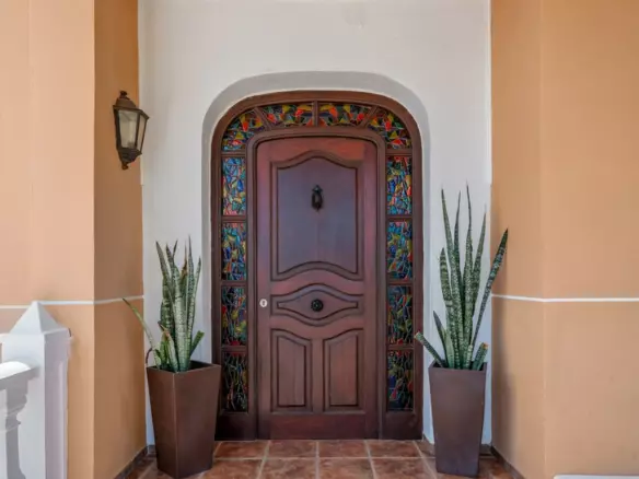 6-bedroom Villa In Torrevieja, Spain (500 M²)