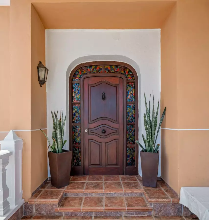 6-bedroom Villa In Torrevieja, Spain (500 M²)