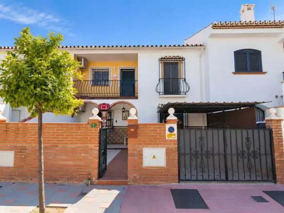 3-bedroom Villa In Fuengirola, Spain (155 M²)