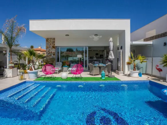 3-bedroom Villa In Torrevieja, Spain (140 M²)