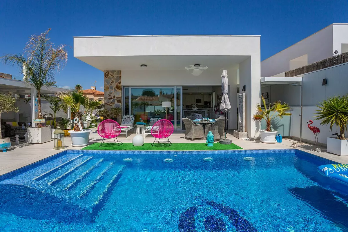 3-bedroom Villa In Torrevieja, Spain (140 M²)