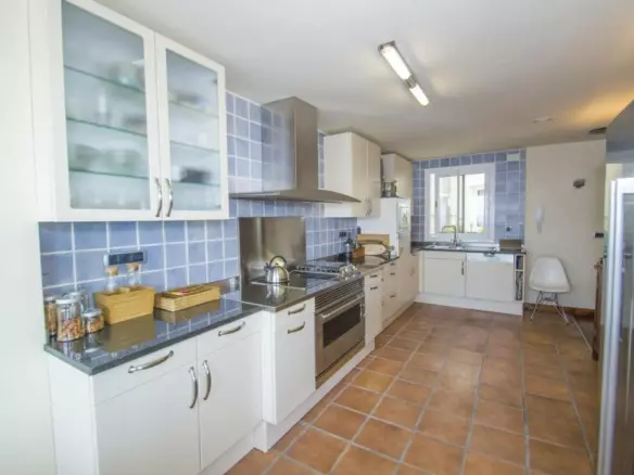 3-bedroom Apartment In Torrevieja, Spain (150 M²)