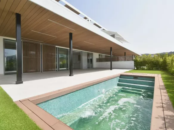 4-bedroom Apartment In Marbella, Spain (205 M²)