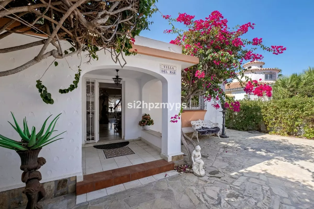 5-bedroom Villa In Torrox Costa, Spain (180 M²)