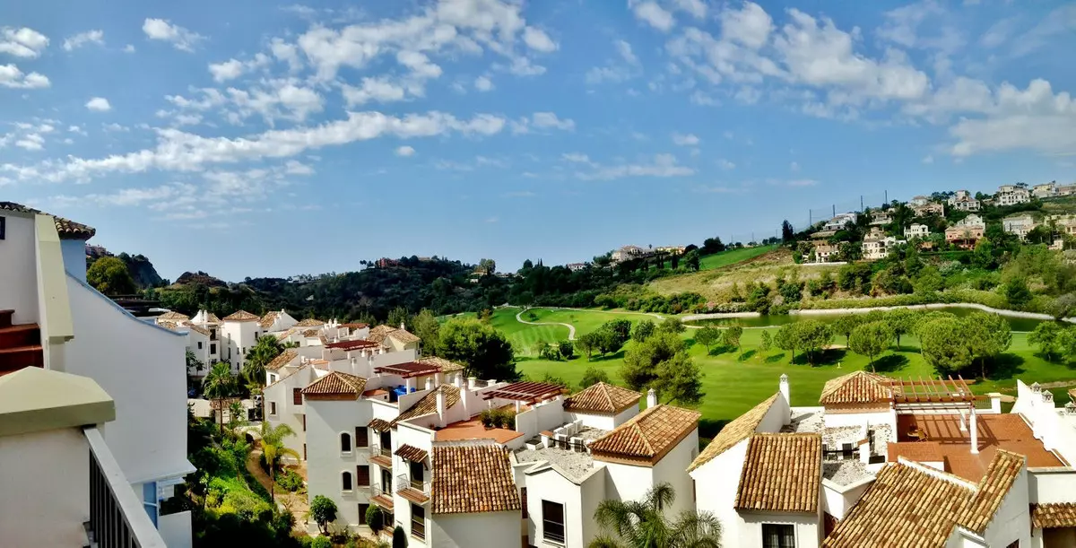 3-bedroom Apartment In Benahavis, Spain (108 M²)