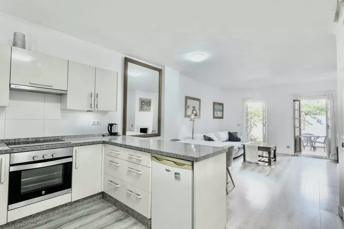 2-bedroom Apartment In Estepona, Spain (84 M²)