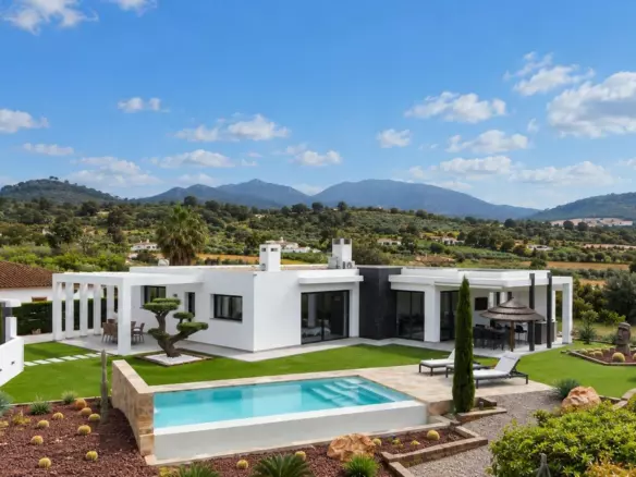 3-bedroom Villa In Alhaurín El Grande, Spain (166 M²)