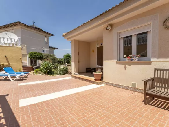 5-bedroom Villa In Algorfa, Spain (272 M²)