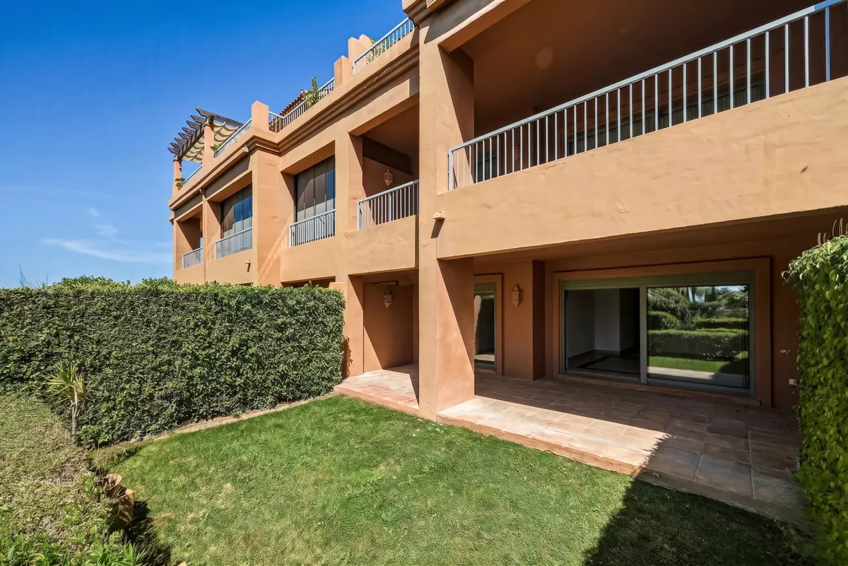 2-bedroom Apartment In Estepona, Spain (100 M²)